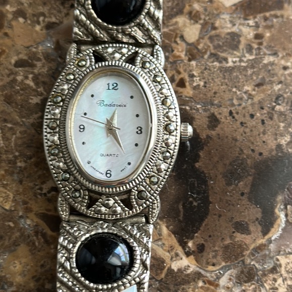 Ladies watch mother of pearl face quartz new battery marquisette with black onyx - Picture 10 of 11